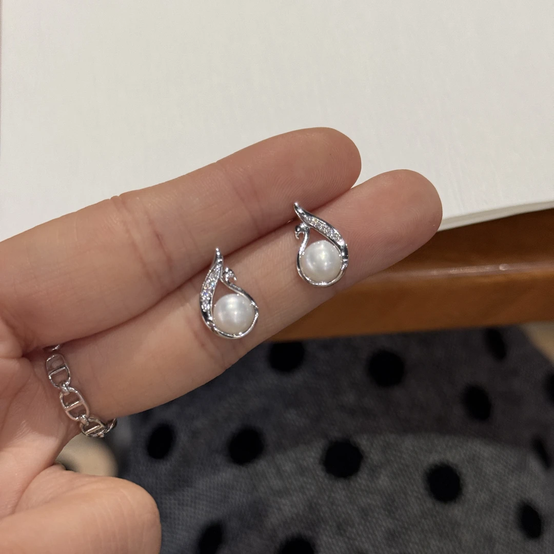 7508小珍珠（自然生长不规则等）银耳钉