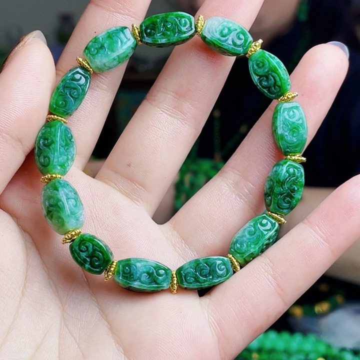 翡翠未镶嵌颈饰多样性