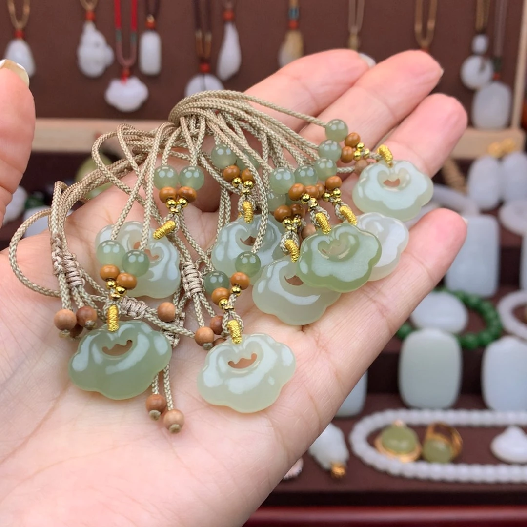 和田玉颈饰未镶嵌举**山