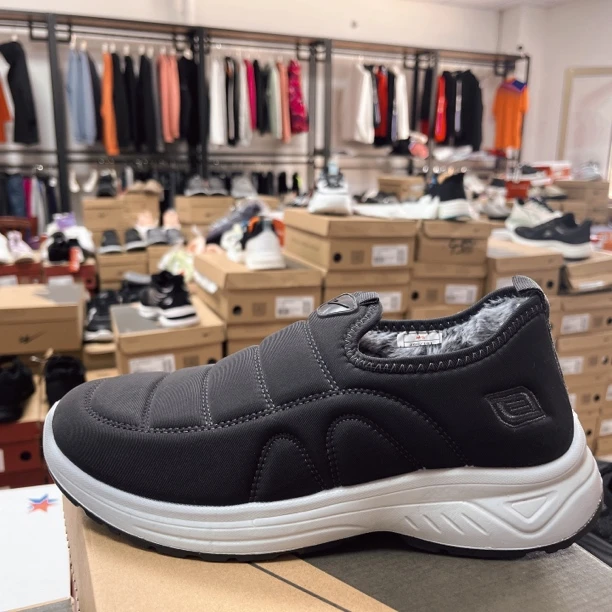 青岛大姐姐男加绒保暖冬季纯休闲鞋防滑软防水防雪正码加拖鞋