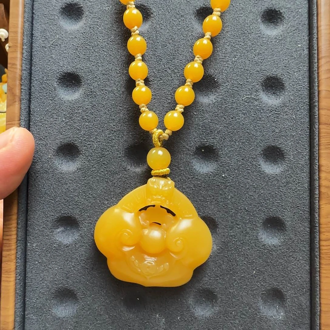 七***柒石英质玉（缅黄）未镶嵌套链貔貅如意锁套链