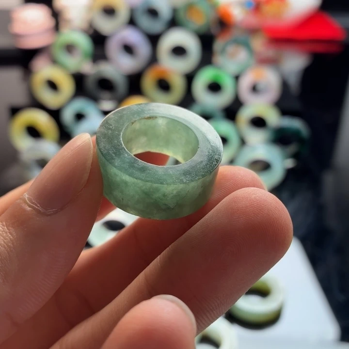 定制翡翠未镶嵌戒指