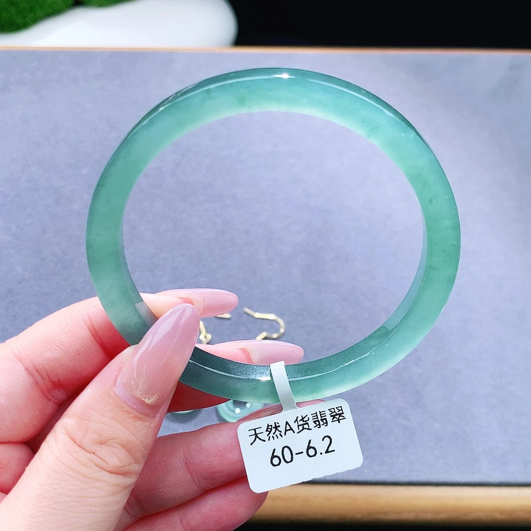 未镶嵌手镯（圆镯）翡翠