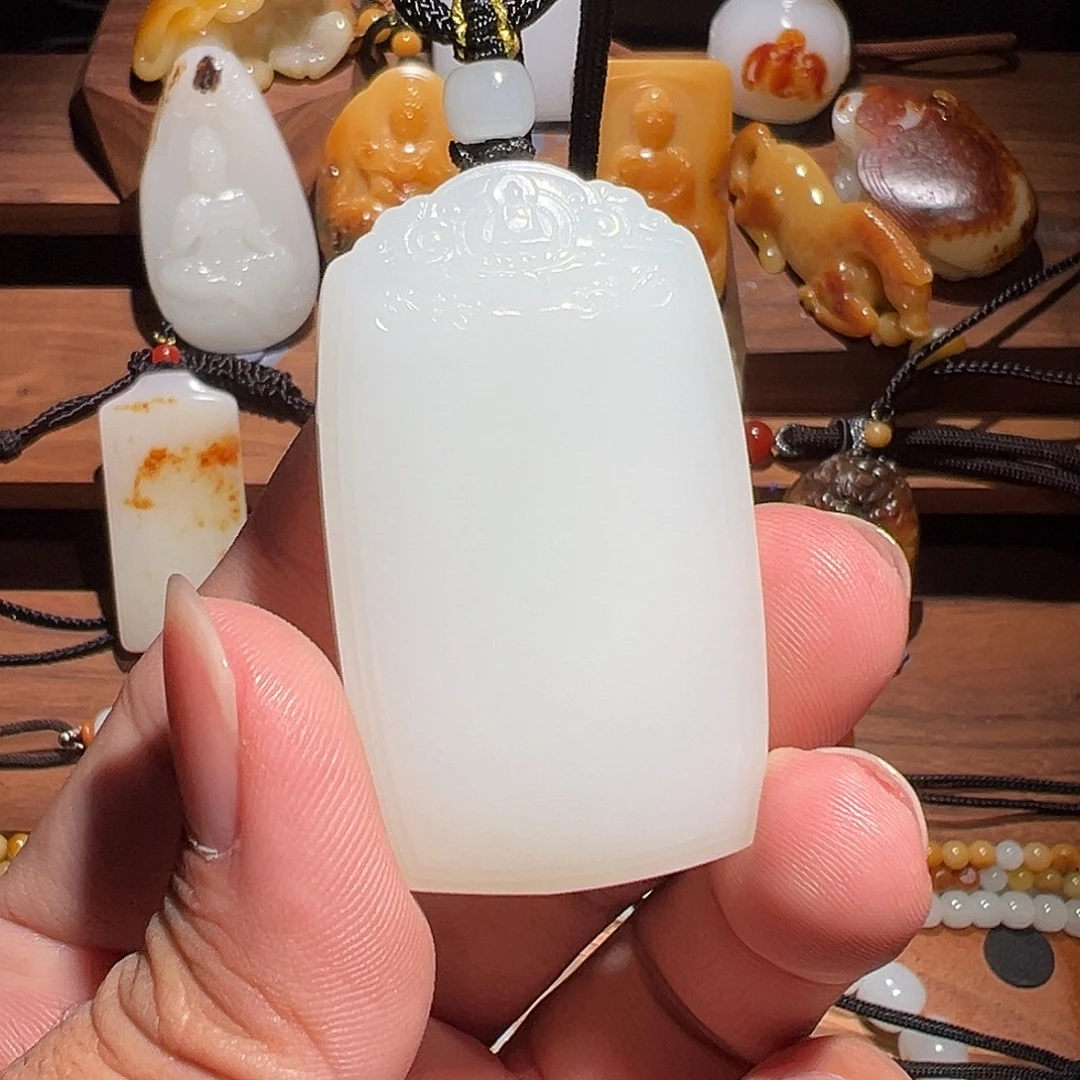 浪***乘和田玉未镶嵌颈饰