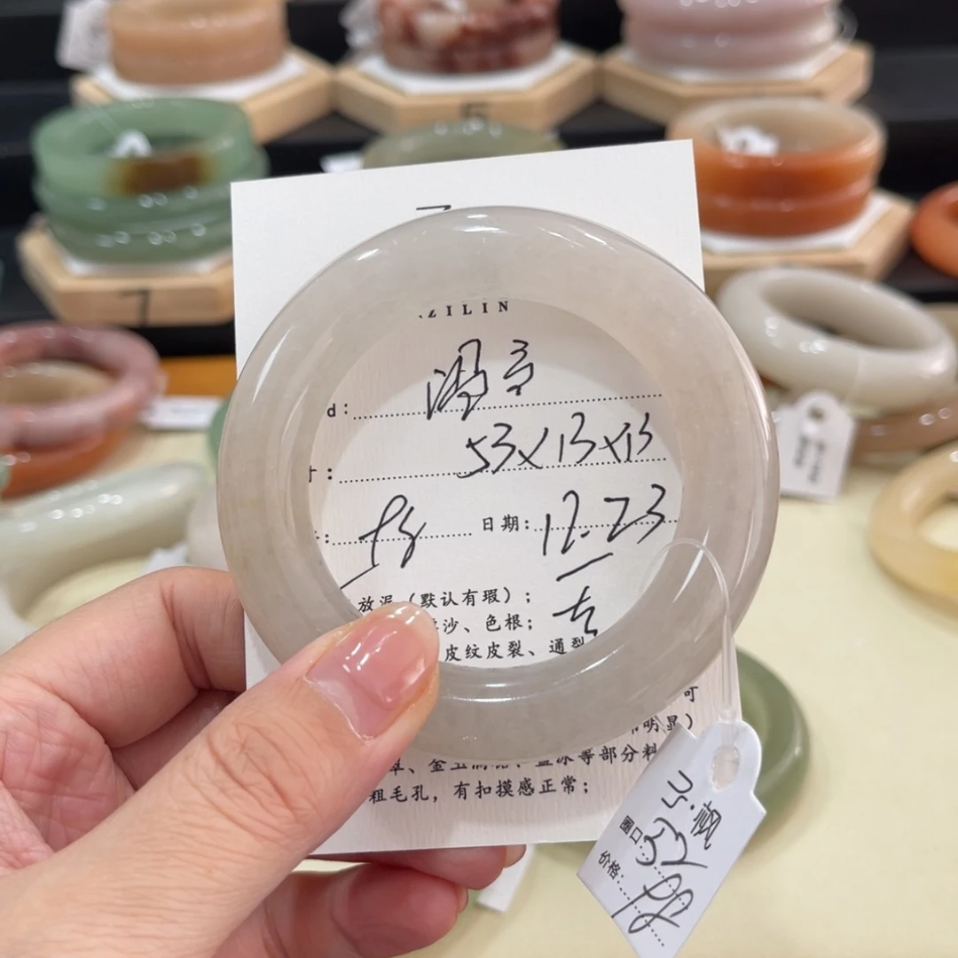 未镶嵌手镯石英质玉温*