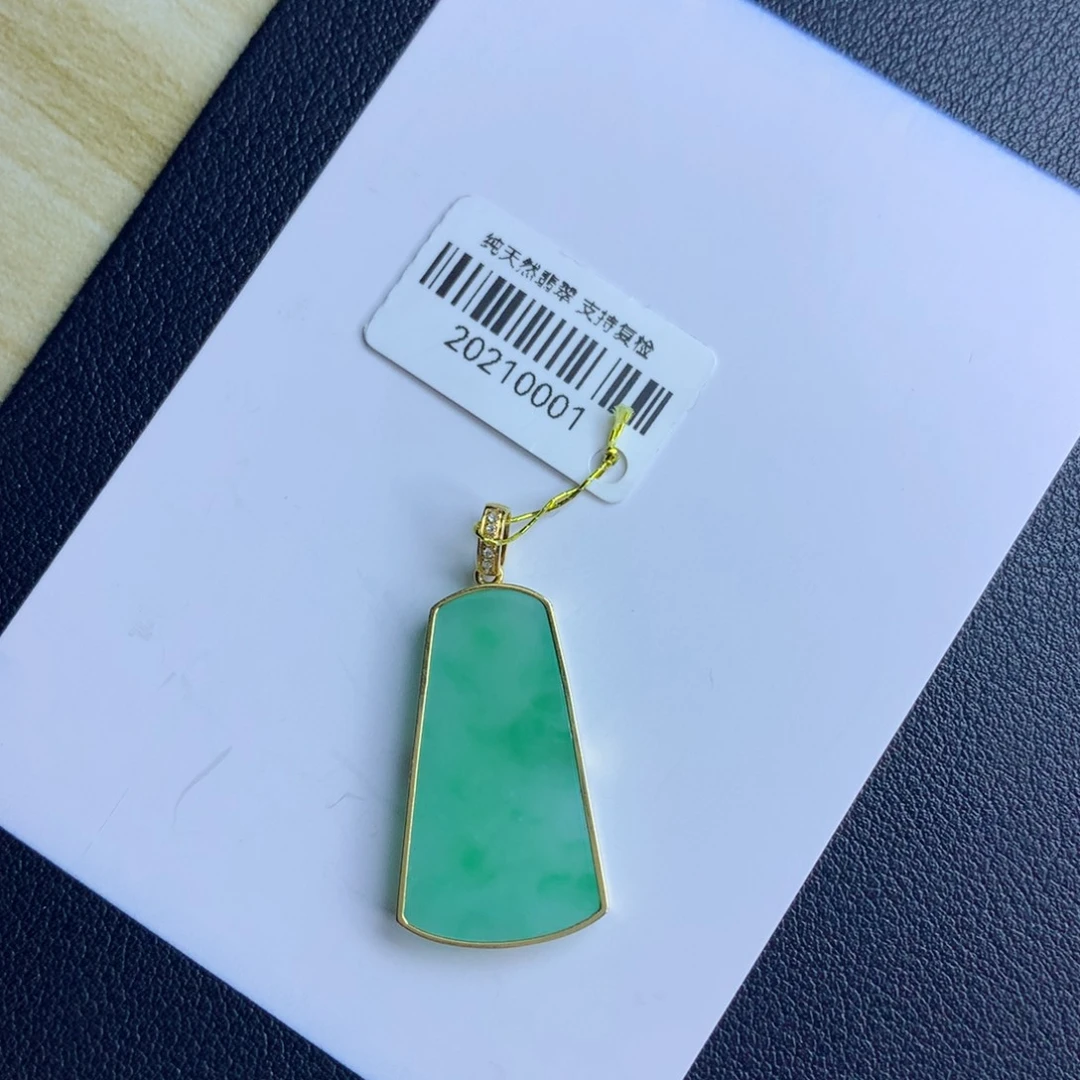 翡翠颈饰未镶嵌无事牌