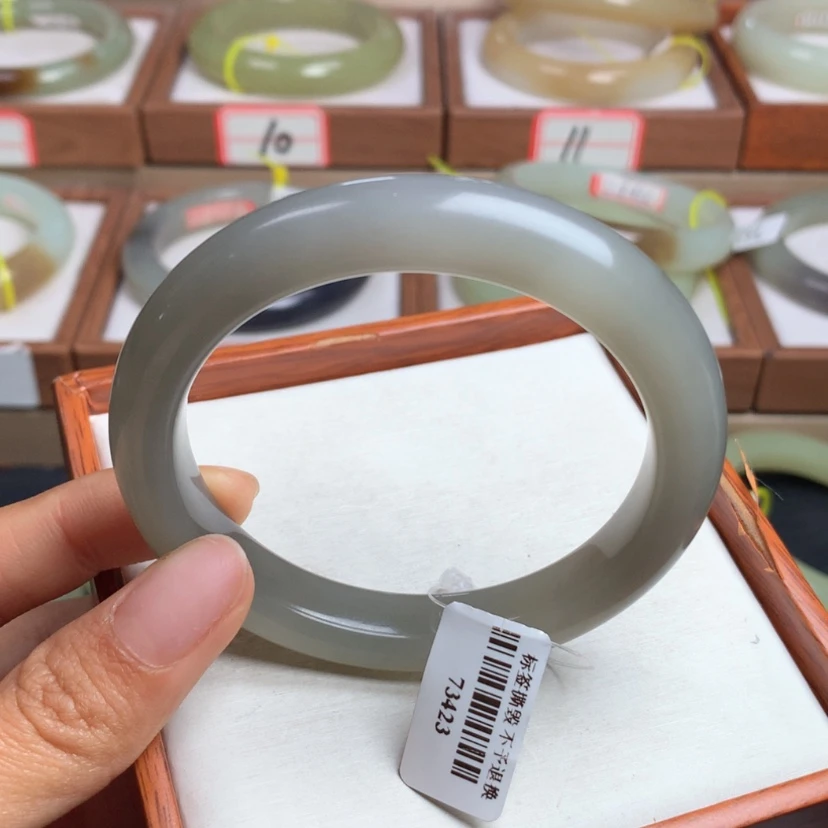 【闪购商品】和田玉手镯未镶嵌58