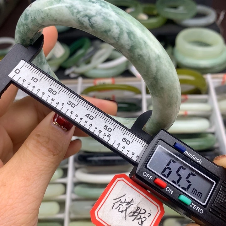 蛇纹石玉未镶嵌手镯1010。