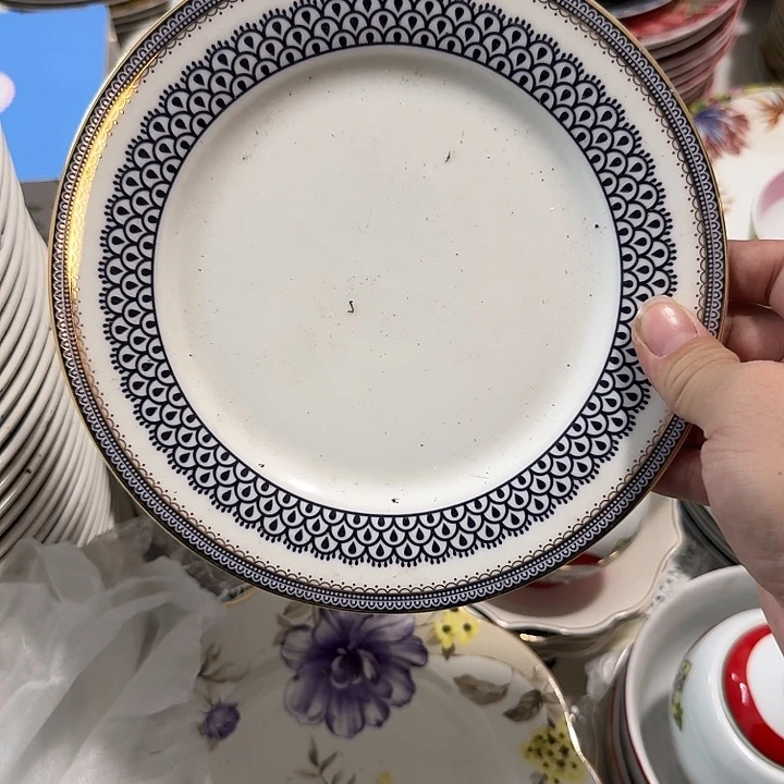 咕***力瓷均价8米一个小盘，发三个