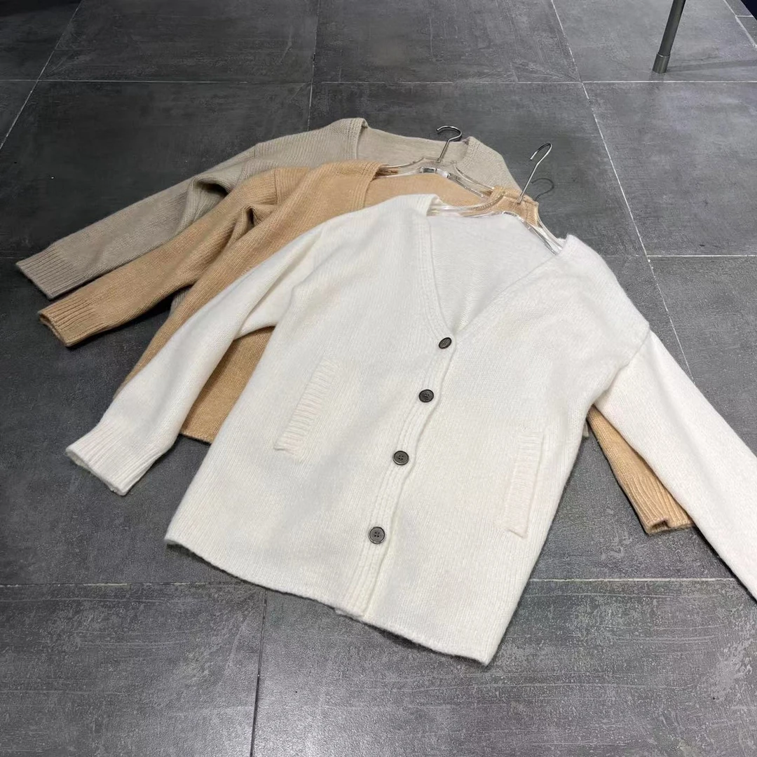 1123三色V领四扣开衫