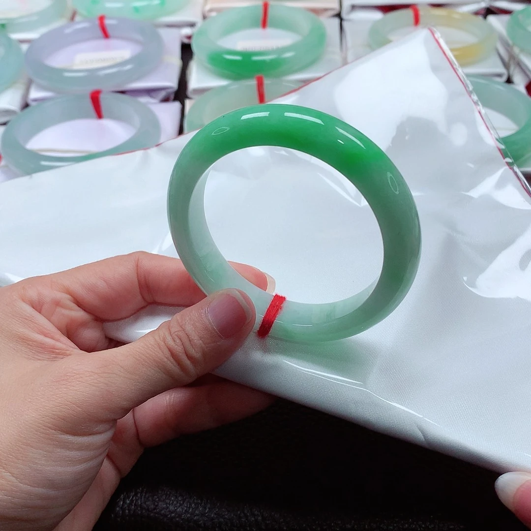 翡翠手镯未镶嵌天然A货翡翠手镯