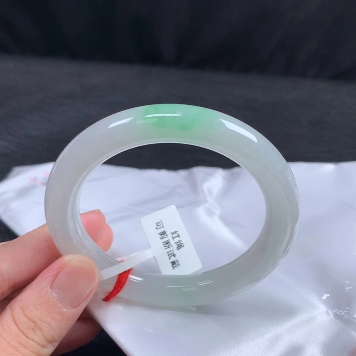 翡翠未镶嵌手镯（圆镯）