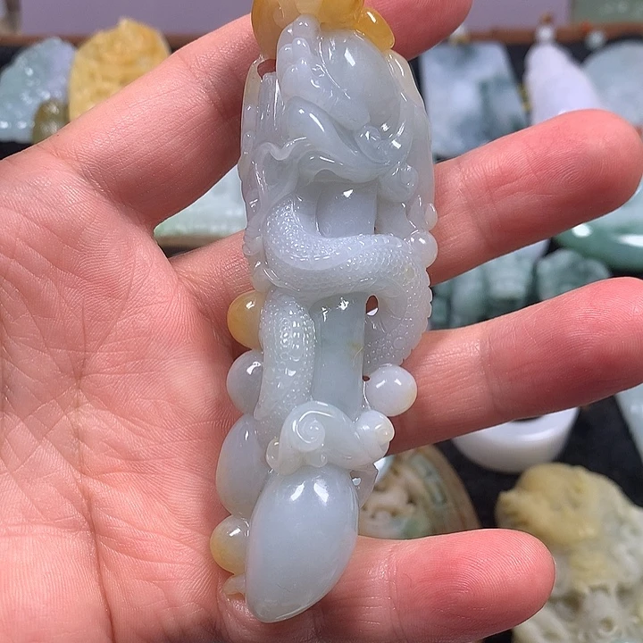 翡翠未镶嵌颈饰盘龙柱
