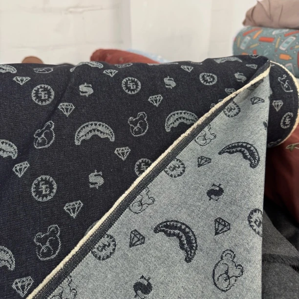 11 纯棉重磅厚软卡通提花牛仔面料3米价