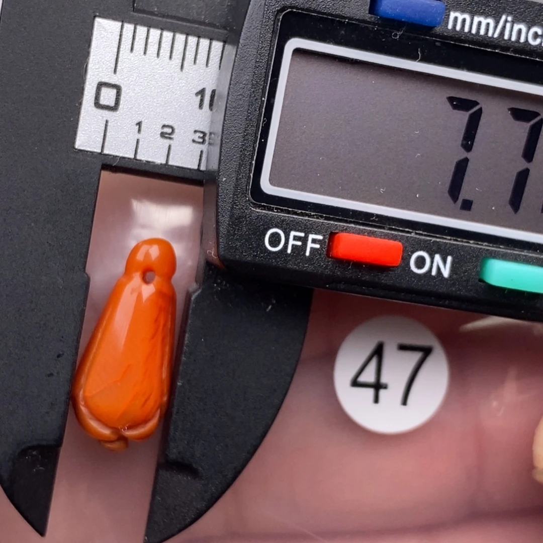 南红玛瑙未镶嵌配饰有瑕疵