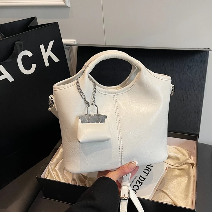 单肩洋气云朵流浪包小众设计感时尚百搭女士包包2025年新款轻奢包