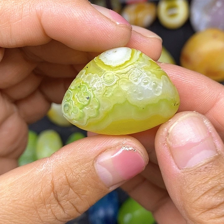 三角形果绿色奇石