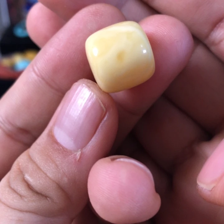 蜜蜡未镶嵌珠宝奇石