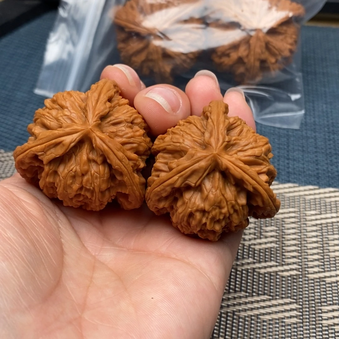 鞭***友文玩核桃吊坠三棱