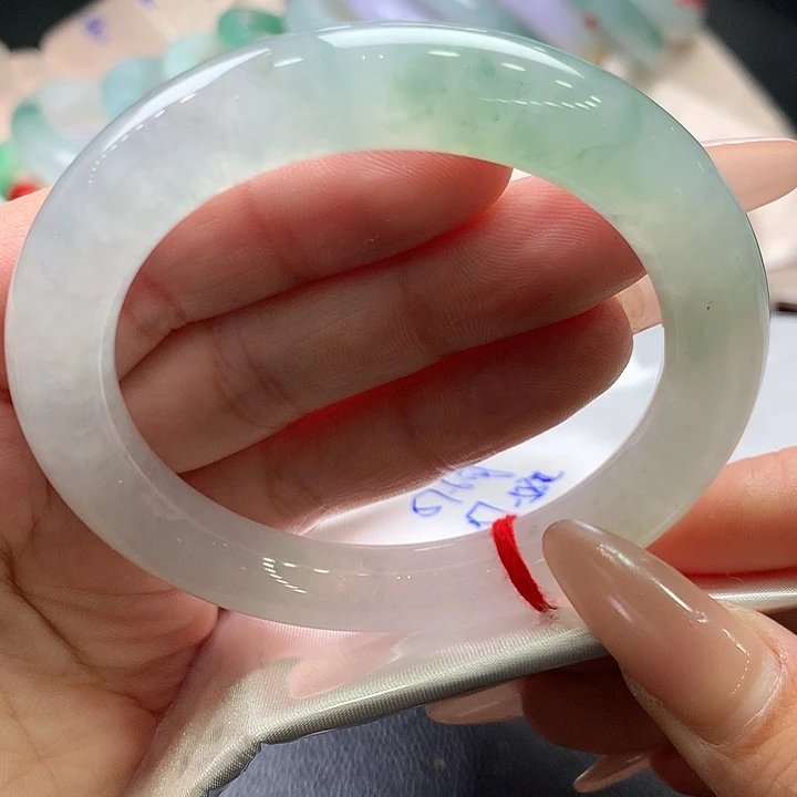 翡翠未镶嵌手镯57.6 元大漏