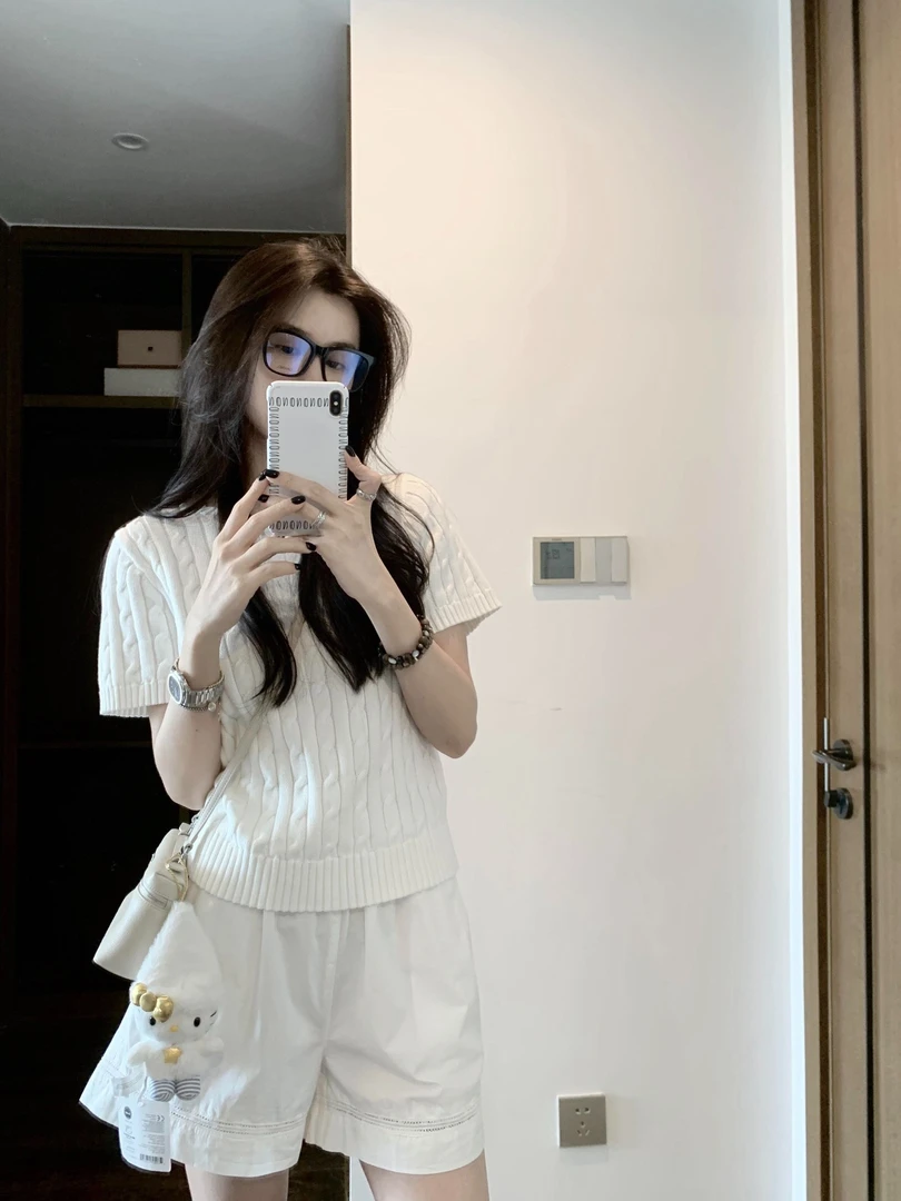 2025夏季新款韩系时尚减龄穿搭白色针织衫上衣高腰阔腿短裤套装女