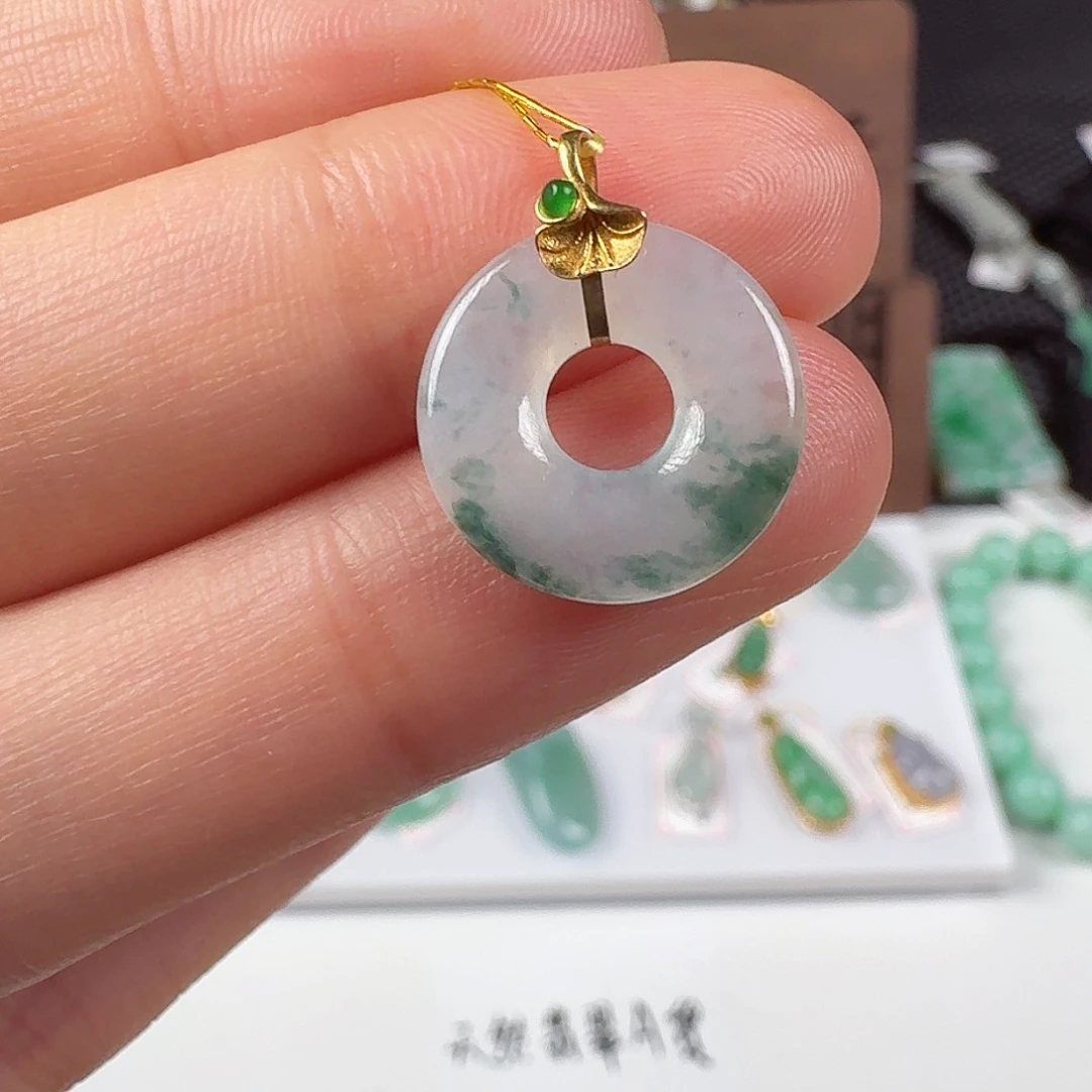 翡翠18K金镶嵌颈饰