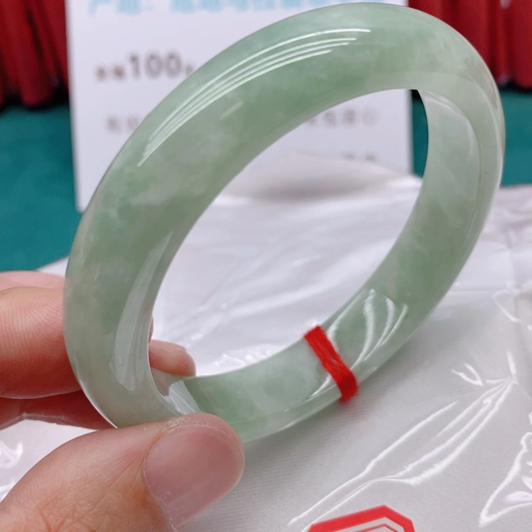 翡翠手镯未镶嵌劫**生05555555555