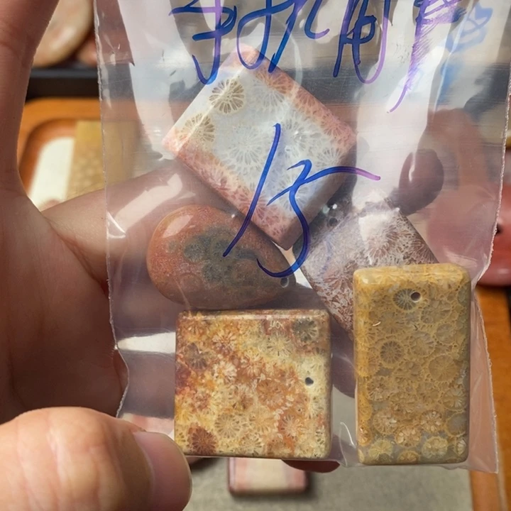 硅化玉颈饰足金镶嵌手****8