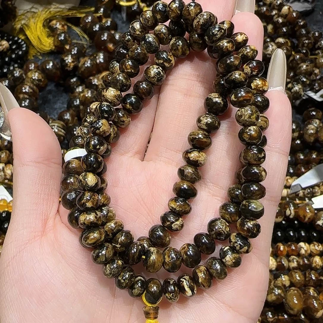 琥珀颈饰未镶嵌抚顺琥珀