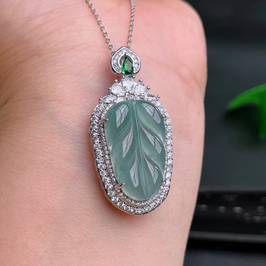 天然翡翠吊坠叶子吊坠气质时尚镶嵌精美高冰