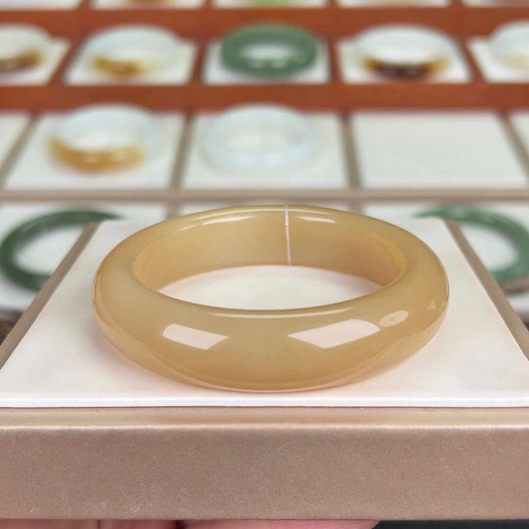 和田玉未镶嵌手镯金糖