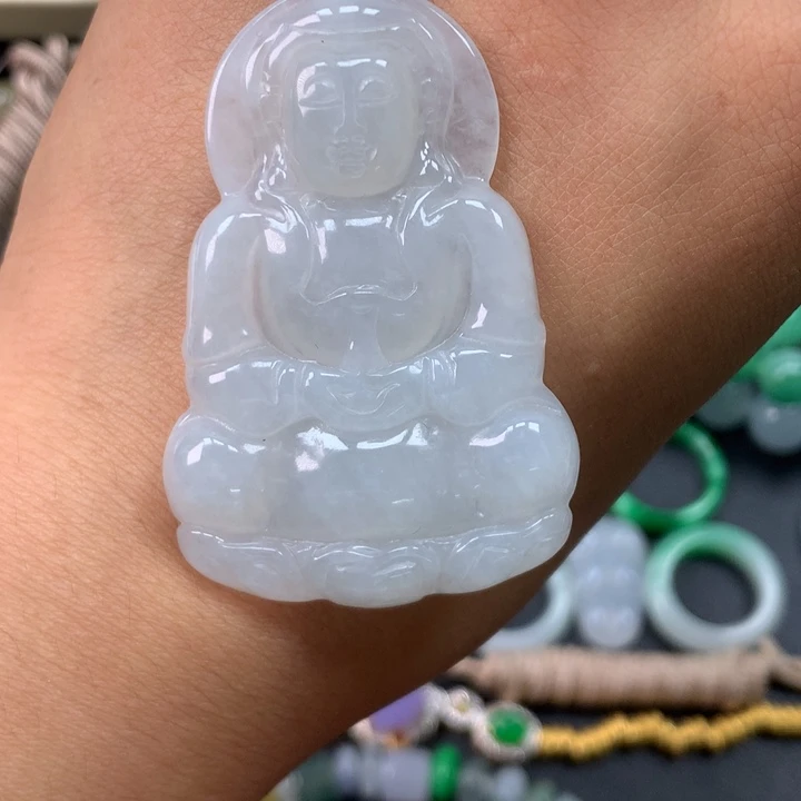 翡翠未镶嵌颈饰观音