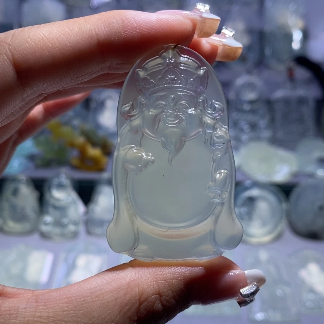 岫玉未镶嵌颈饰财神