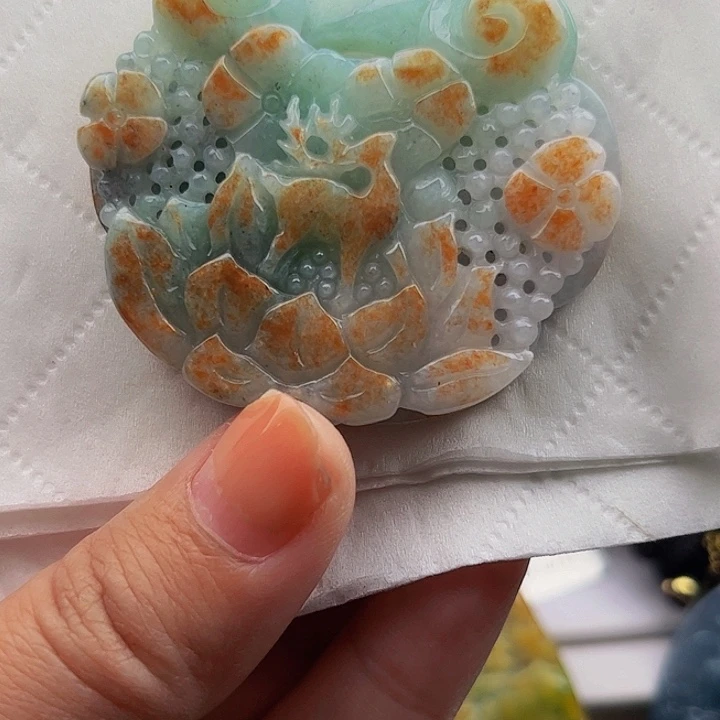 翡翠未镶嵌颈饰挂件