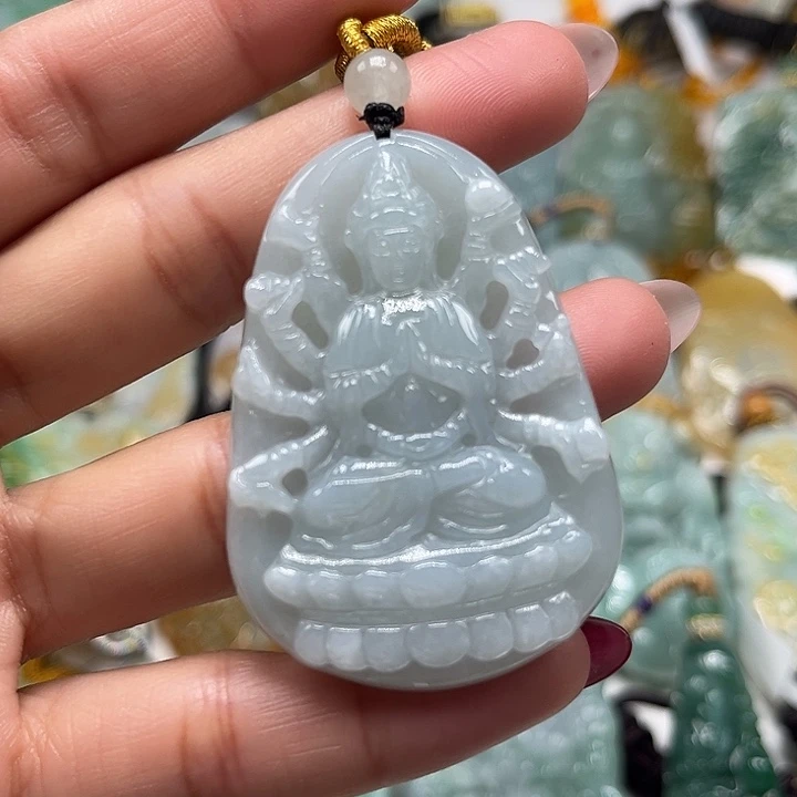 翡翠未镶嵌颈饰千手观音