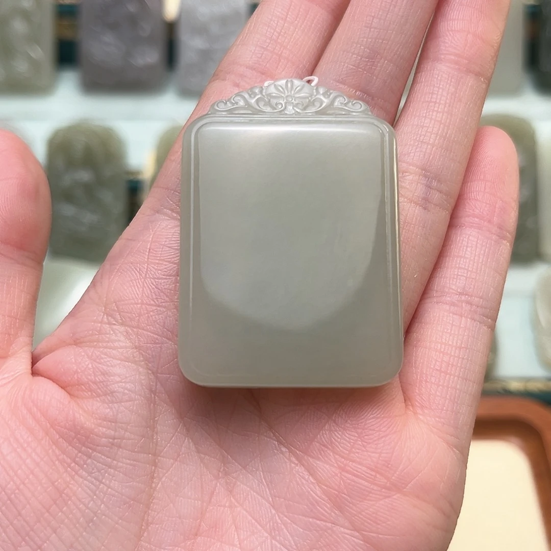 云***轻和田玉未镶嵌颈饰