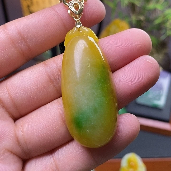 翡翠未镶嵌吊坠(赠链)