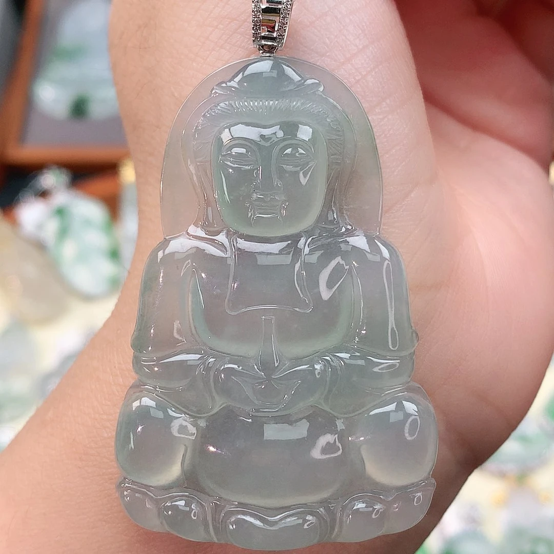 颈饰18K金镶嵌翡翠观音
