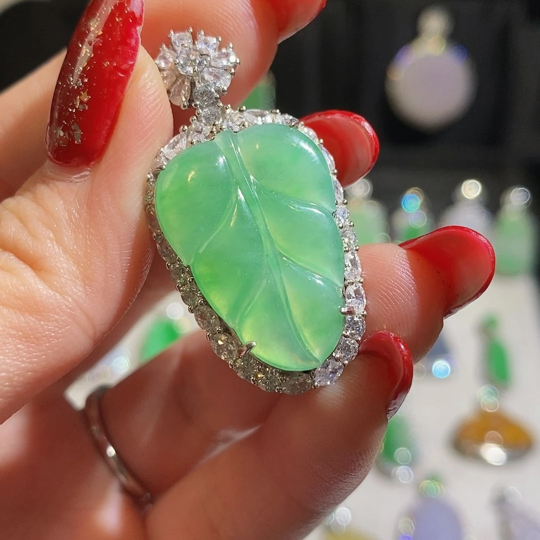 翡翠颈饰银S925镶嵌天然翡翠