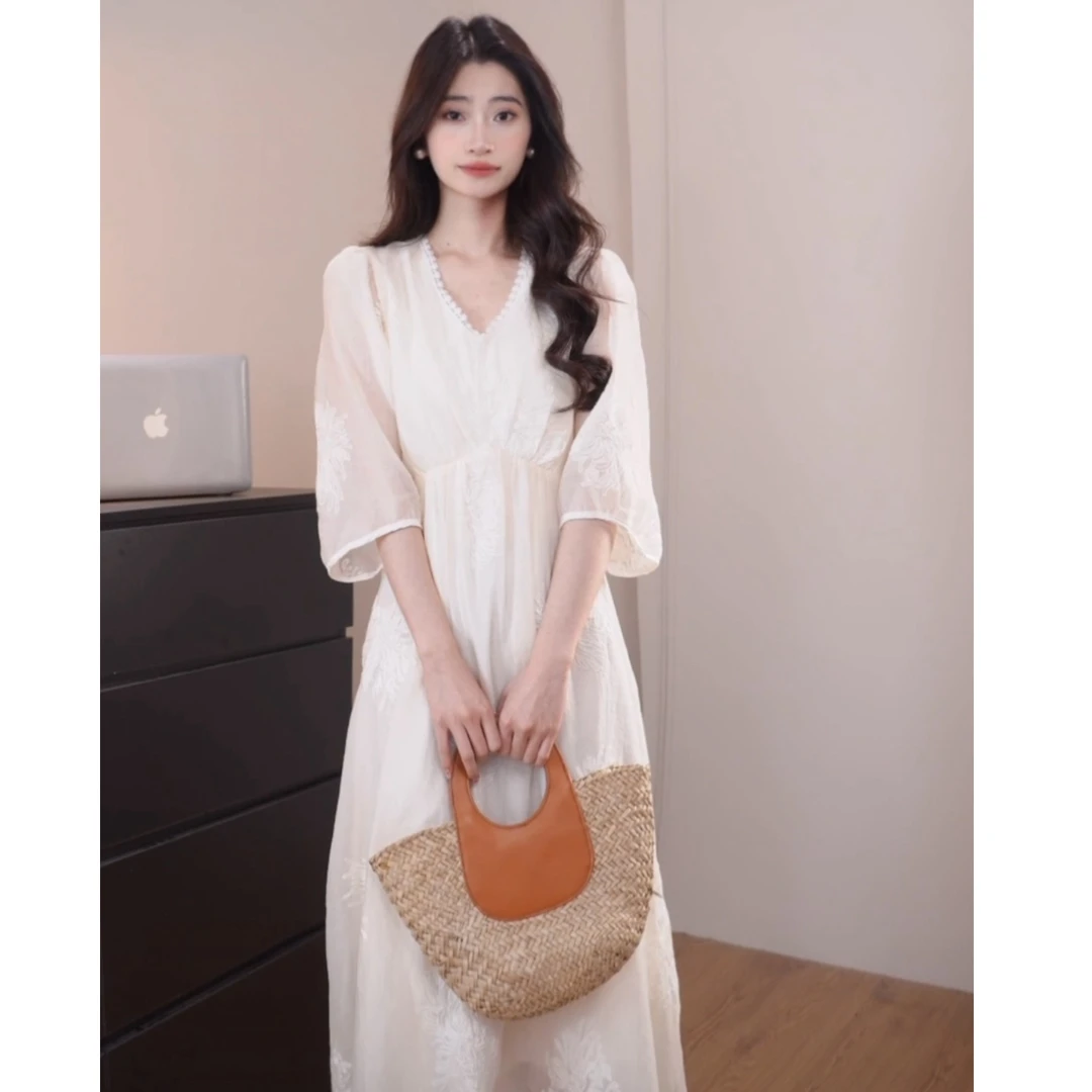时尚泡泡袖V领连衣裙2025春夏女装收腰显瘦温柔国风刺绣裙子L916