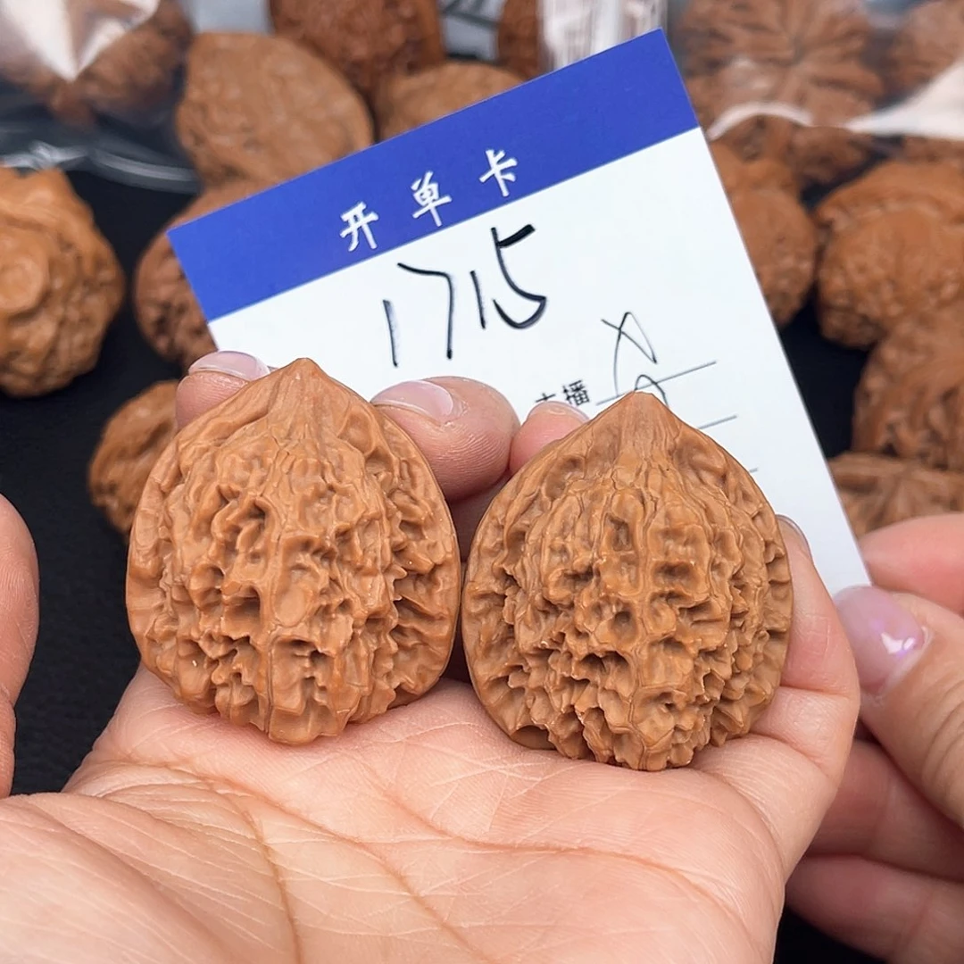 文玩核桃吊坠俺***蒙官帽37尺。 1715