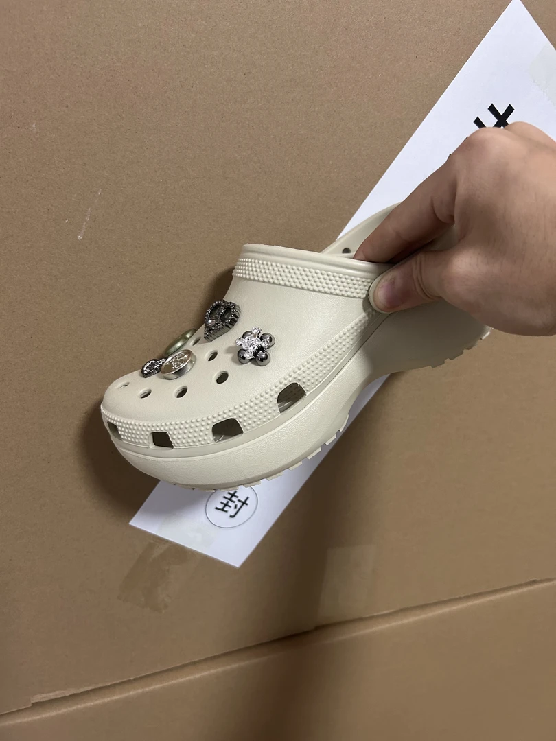 云朵 泡芙 鲸鱼 （不带金属鞋花）多品牌全新为拆封洞洞鞋 A1