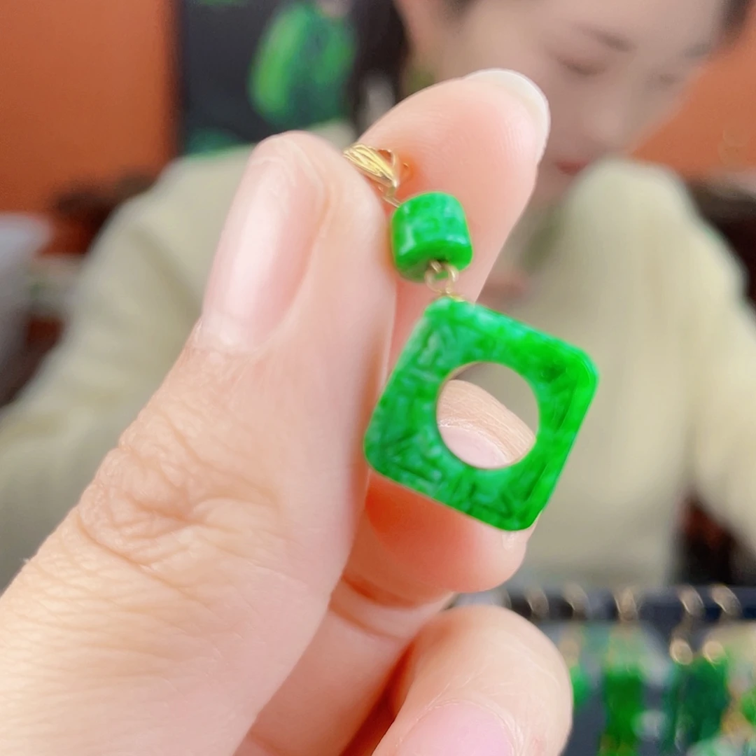 翡翠18K金镶嵌耳饰