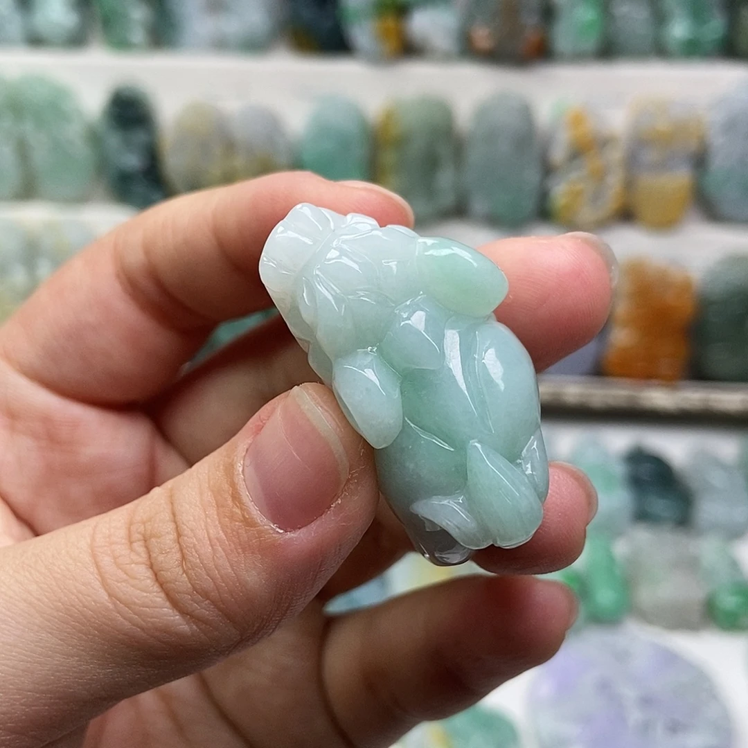 翡翠未镶嵌吊坠(赠链)