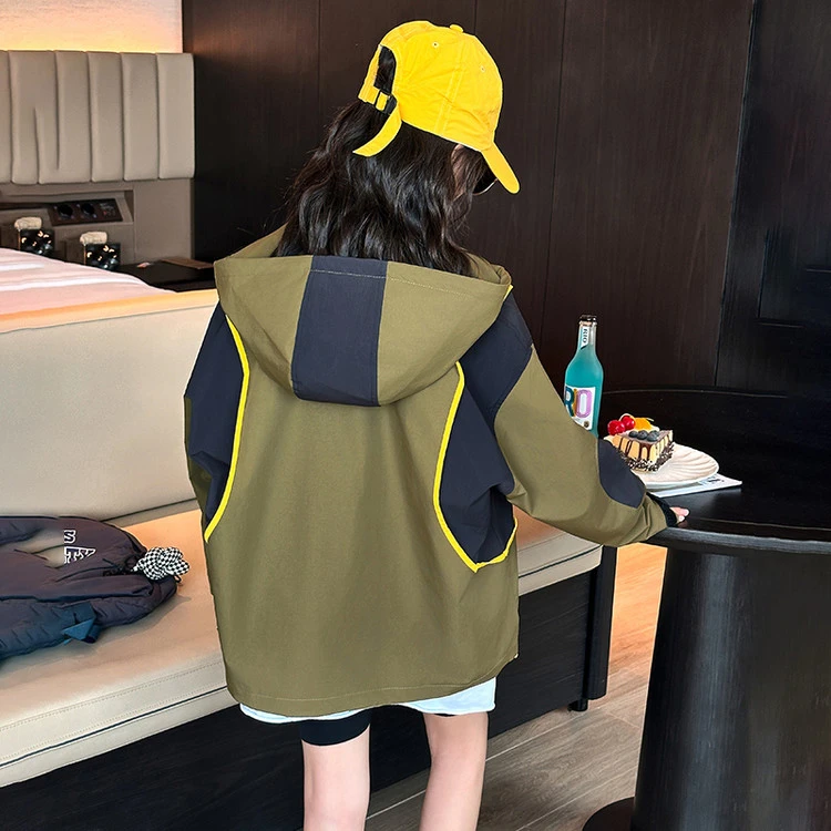 女童超好看冲锋衣外套秋装2025新款大童春秋风衣洋气连帽夹克12岁