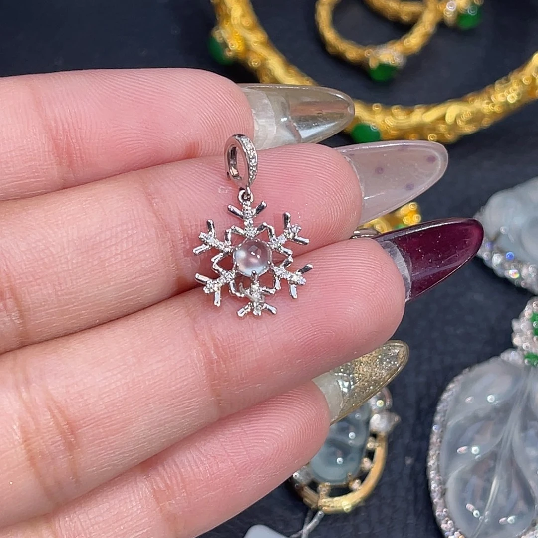翡翠18K金镶嵌颈饰雪花