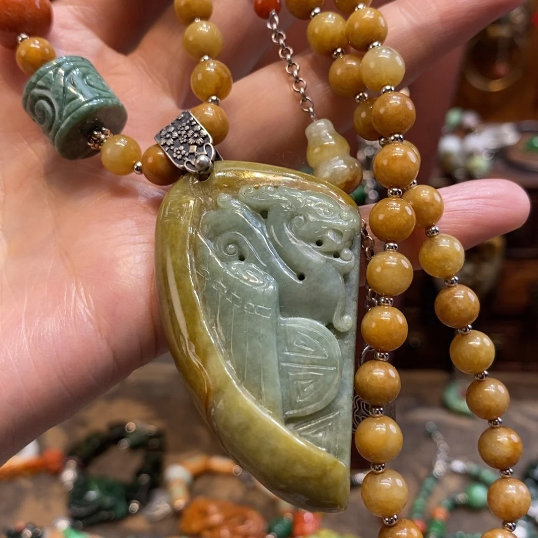 翡翠吊坠(赠链)未镶嵌