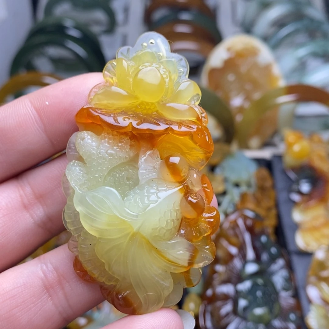 蛇纹石玉挂件未镶嵌