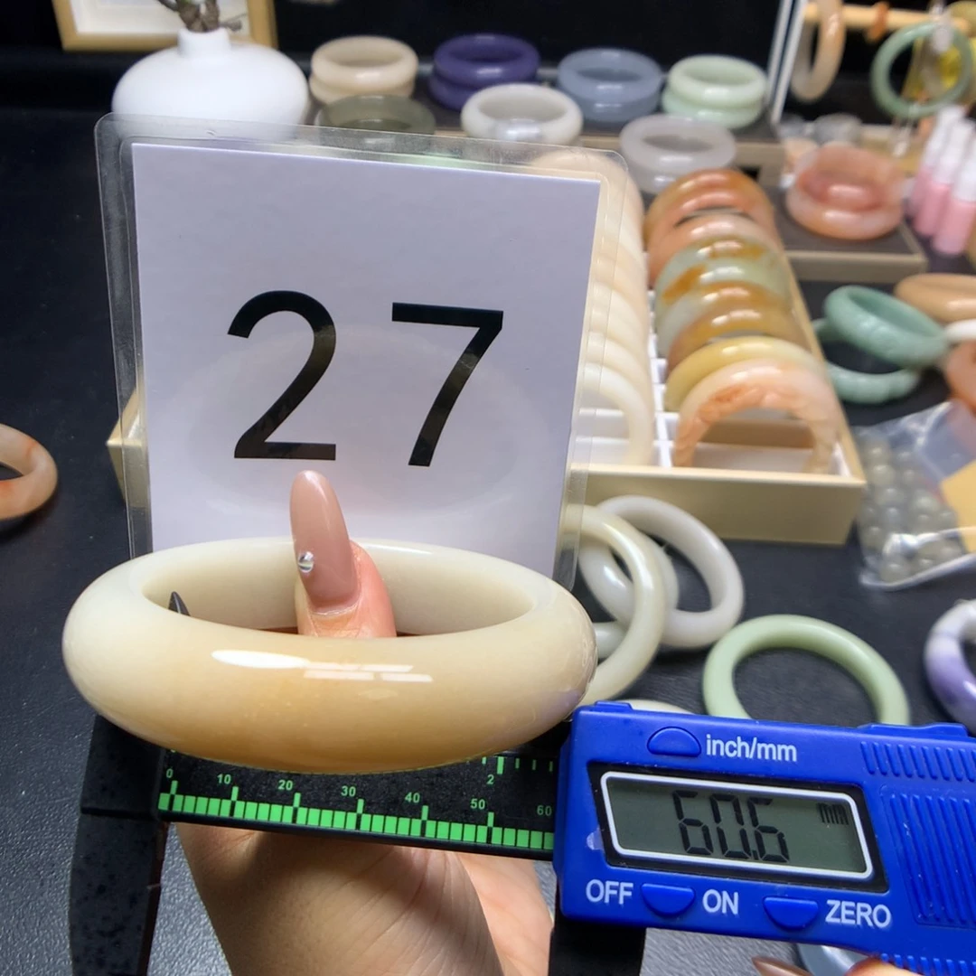 石英岩玉手镯未镶嵌