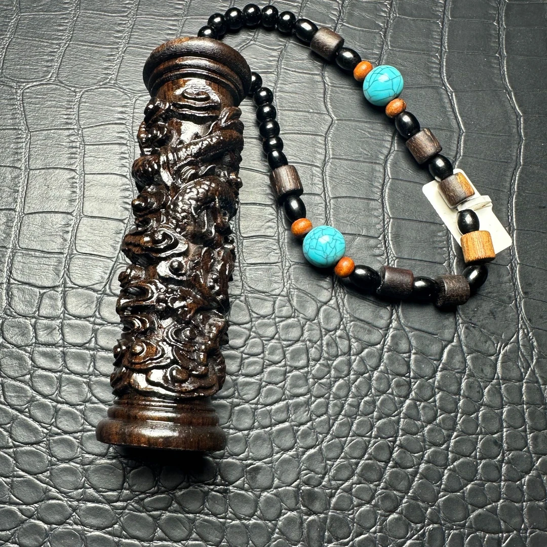 464沉木雕刻手把件